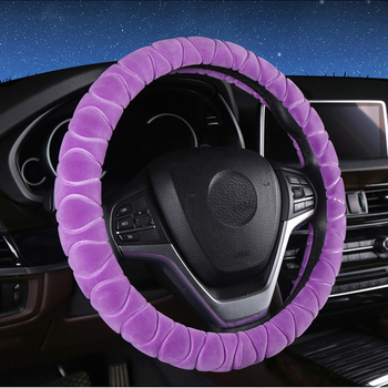 Plišano pokriće volana XF653 • Marka: Embossing • Materijal: pliš • Prilagodba: Da • Kompatibilnost: odgovara većini automobila