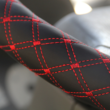 Kormánykerék huzat műbőr, kockás mintával, univerzális illeszkedés, csúszásmentes