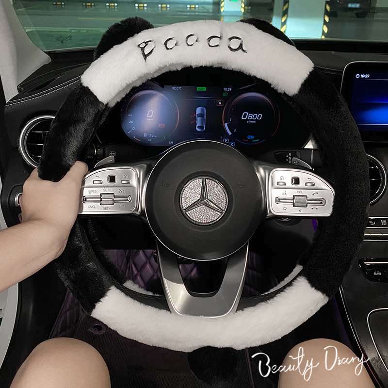 Autókormányvédő borítás — Panda rajz, téli plüss, csúszásmentes, univerzális illeszkedés, rövid plüss felület