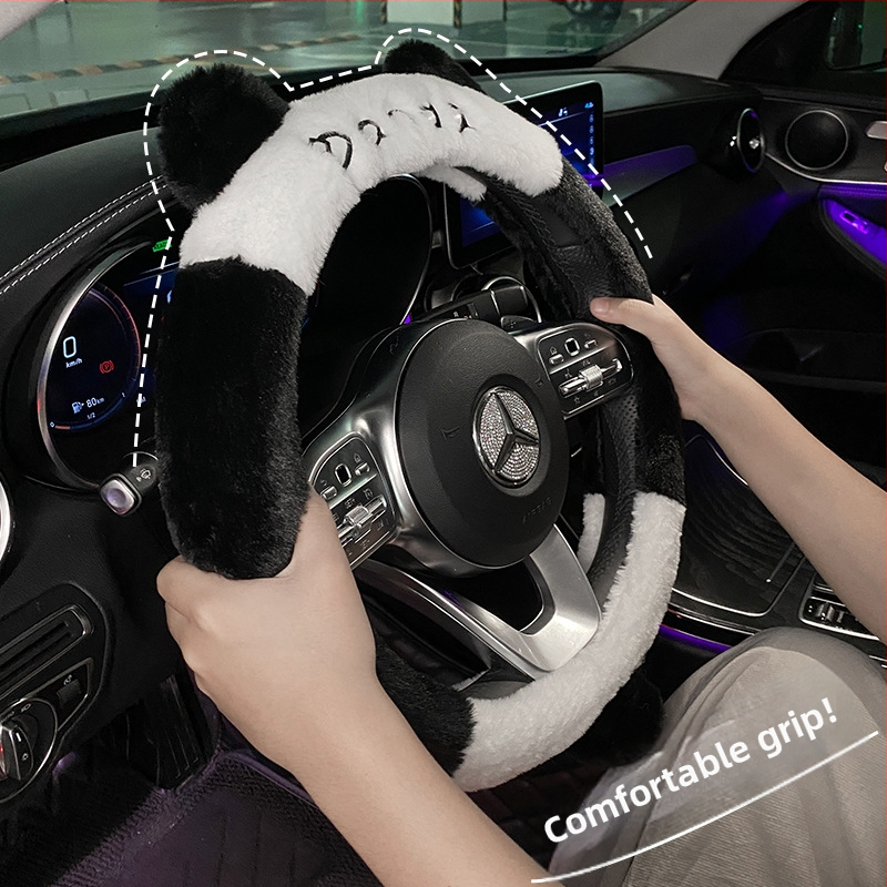 Autókormányvédő borítás — Panda rajz, téli plüss, csúszásmentes, univerzális illeszkedés, rövid plüss felület