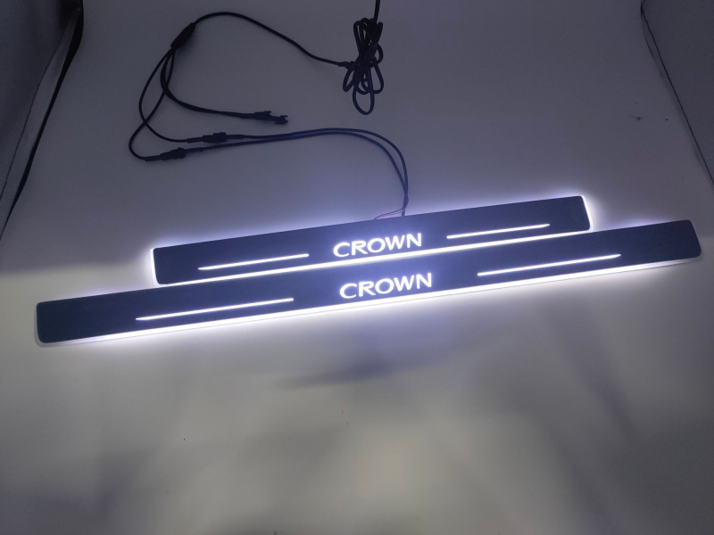 Dinamična osvijetljena prag pločica za Toyota Crown – Yashin plastika, prilagodljiva, kompatibilno s Crown