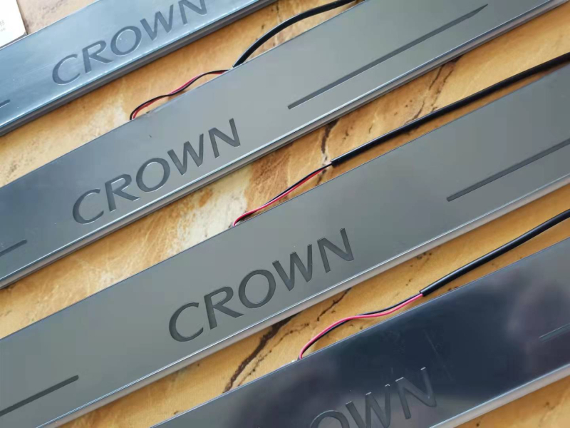 Dinamična osvijetljena prag pločica za Toyota Crown – Yashin plastika, prilagodljiva, kompatibilno s Crown
