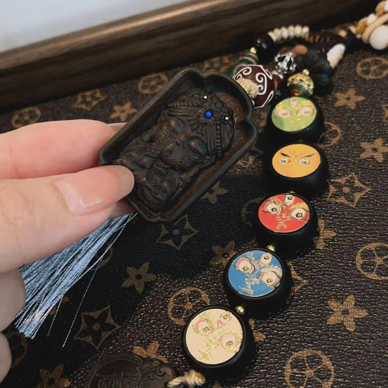 Pandantiv auto cu motivul celor Cinci zei ai prosperității, tricotat manual, brand Pop-up, origine Guangzhou, primăvara 2023