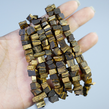 Автомобилен орнамент от агарово дърво със фрагменти, аромат за освежаване на въздуха, персонализация налична, стил: китайска традиция