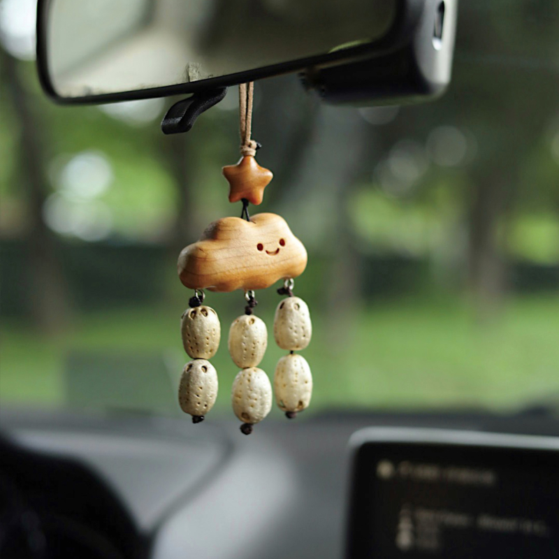 Pandantiv din lemn pentru geantă, lucrat manual, cu motiv nor și stea, lemn de ienupăr, punguță cu semințe — design original, accesorii auto