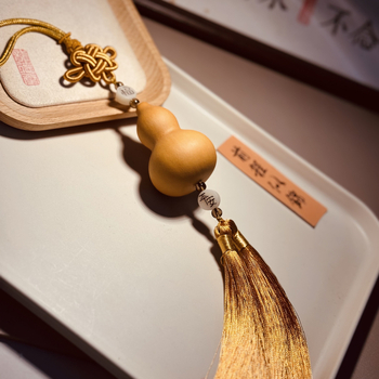 Дървена автомобилна висулка за огледалото за задно виждане, стил китайска традиция, форма на тиква с пискюл