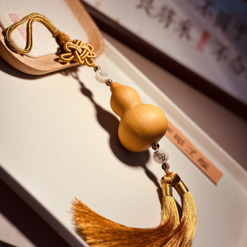 Дървена автомобилна висулка за огледалото за задно виждане, стил китайска традиция, форма на тиква с пискюл