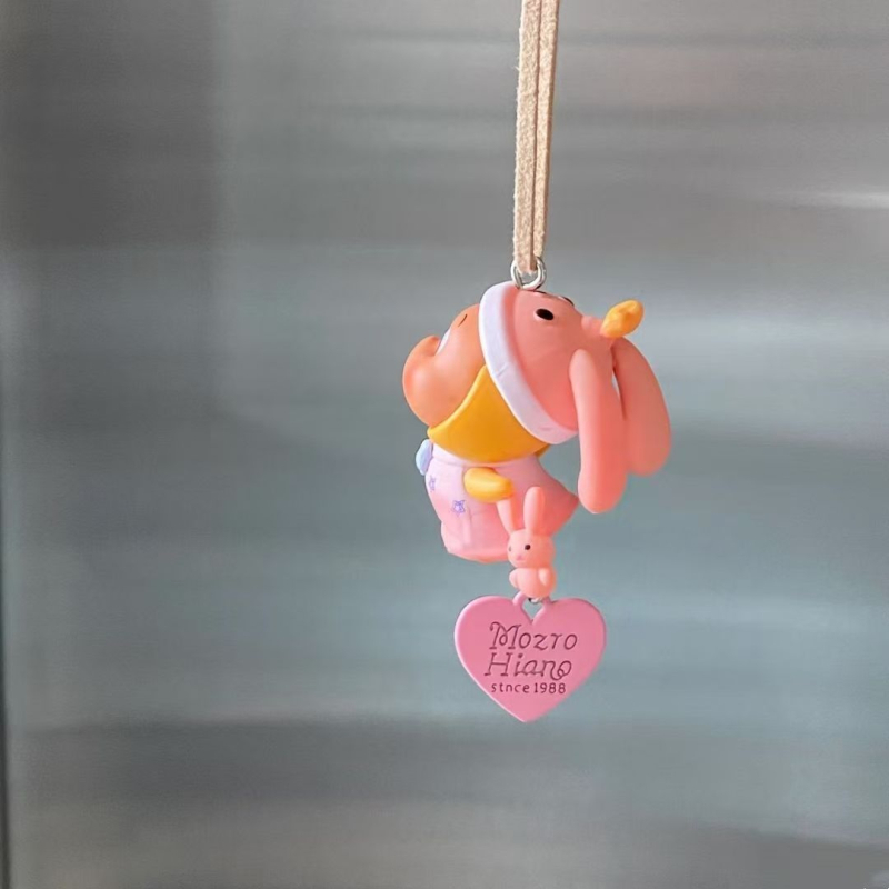 Atbulinės eigos veidrodžio pakabukas – modernus automobilio interjero dekoras