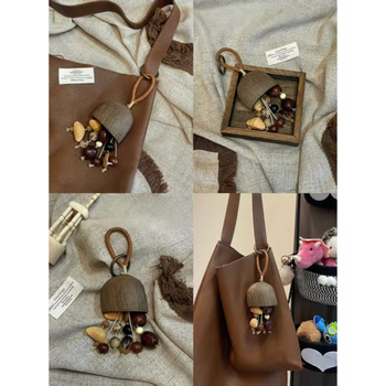 Pandantiv pentru bagaje din coajă de fruct naturală cu clopoțel de mână, stil retro-literar, toamna 2025