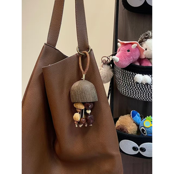 Pandantiv pentru bagaje din coajă de fruct naturală cu clopoțel de mână, stil retro-literar, toamna 2025