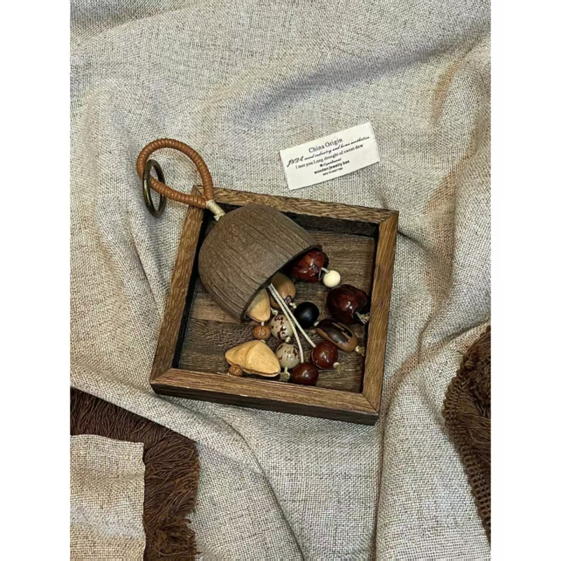 Pandantiv pentru bagaje din coajă de fruct naturală cu clopoțel de mână, stil retro-literar, toamna 2025