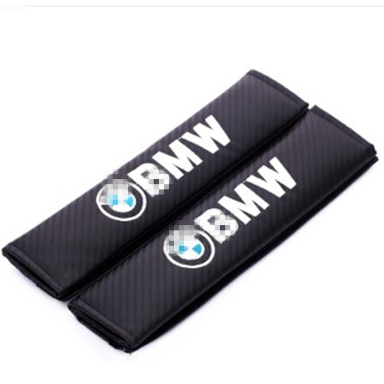Navlaka za rameni dio autosigurnosnog pojasa s karbonskim uzorkom, praktična PU koža, težina 0,2 kg, logo OK, dekorativni dodatak