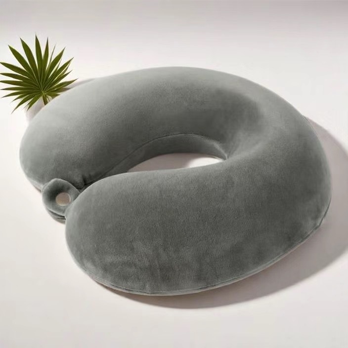 U formos kelioninis pagalvė kaklui, PP medvilnės užpildas, itin minkštas audinys, modernus minimalistinis stilius, universalus naudojimas.