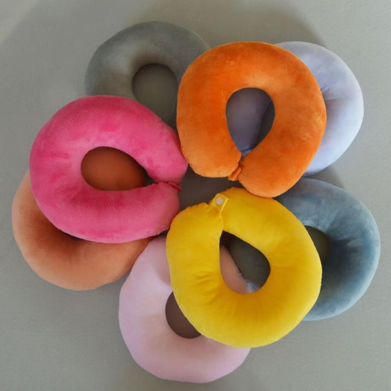 U formos kelioninis pagalvė kaklui, PP medvilnės užpildas, itin minkštas audinys, modernus minimalistinis stilius, universalus naudojimas.