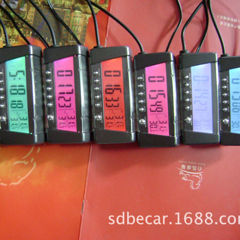 Transportlīdzekļa digitālais pulkstenis ar dubultu temperatūras sensoru un aizmugures apgaismojumu (ABS; universāls tips; digitālais temperatūras un mitrums mērītājs; zīmols BECAR; izcelsme Shunde)