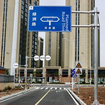 Reflektív alumínium útjelző tábla nemzeti és megyei utakra; sebességkorlátozás és figyelmeztető tábla