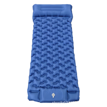 Felfújható kemping matrac beépített pumpával, nedvességálló felülettel, kétszintes kialakítás, kézi felfújás, maximális teher 200 kg, súly 960 g