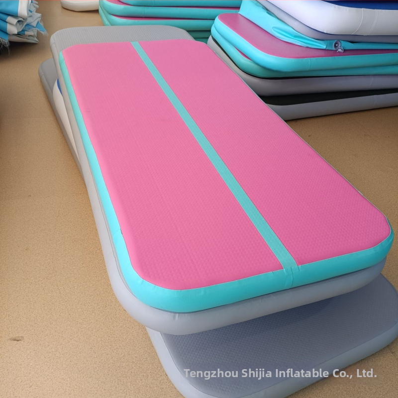 Pūšams jogas paklājs – PVC, 1 cilvēkam, svars 7 kg, piepūšams ar roku pumpu, iekļauta kāju pumpa un remonta komplekts