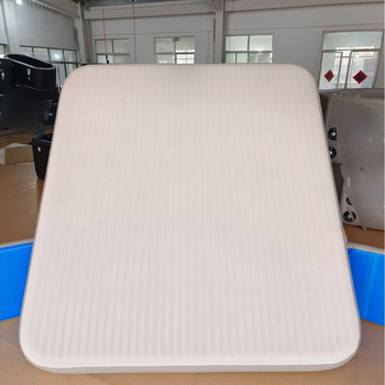 Két személyes felfújható kempingágy vastagított felülettel; környezetbarát bolyhos szövet; súly kb. 8 kg; teherbírás 180 kg; tartalmaz 500W légpumpát, javító készletet és tárolótáskát