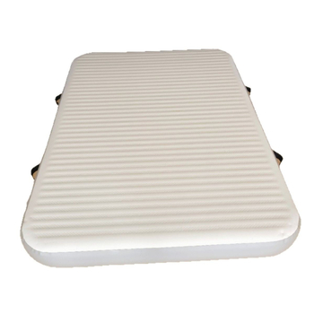 Két személyes felfújható kempingágy vastagított felülettel; környezetbarát bolyhos szövet; súly kb. 8 kg; teherbírás 180 kg; tartalmaz 500W légpumpát, javító készletet és tárolótáskát