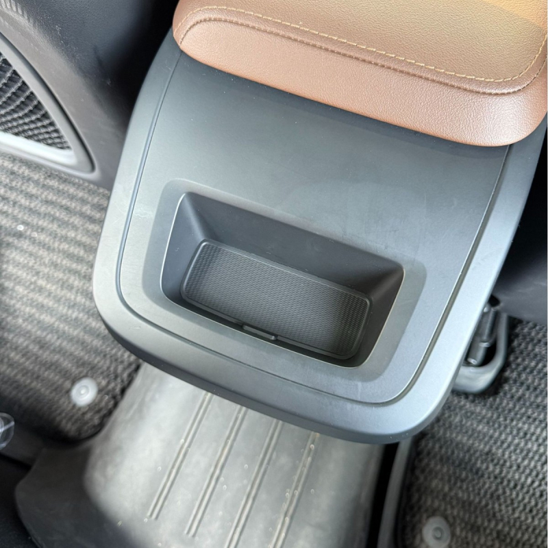 Volvo XC60 XC90 S60 V60 - stražnji naslon za ruku, gumena podloga za dno čaše i akvarij, model 31389183