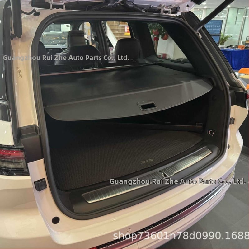 Odinė bagažinės užuolaida Jeep Grand Cherokee ir Liberty, teleskopinė, pritaikoma