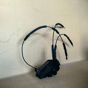 Lijevi prednji aktuator zaključavanja vrata s centralnim zaključavanjem za Nissan X-Trail Rogue (2014-2022, T32) - Materijal: plast i 45 čelika