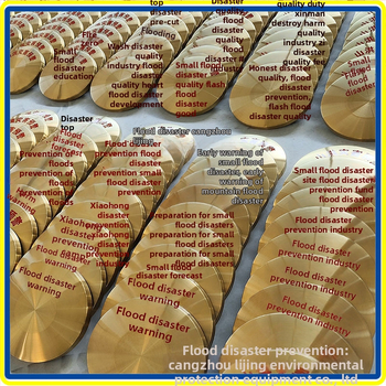 Gong no vara sakausējuma ar izdrukātu ārkārtas brīdinājuma uzrakstu, paredzēts plūdu kontrolei un ārkārtas reaģēšanai