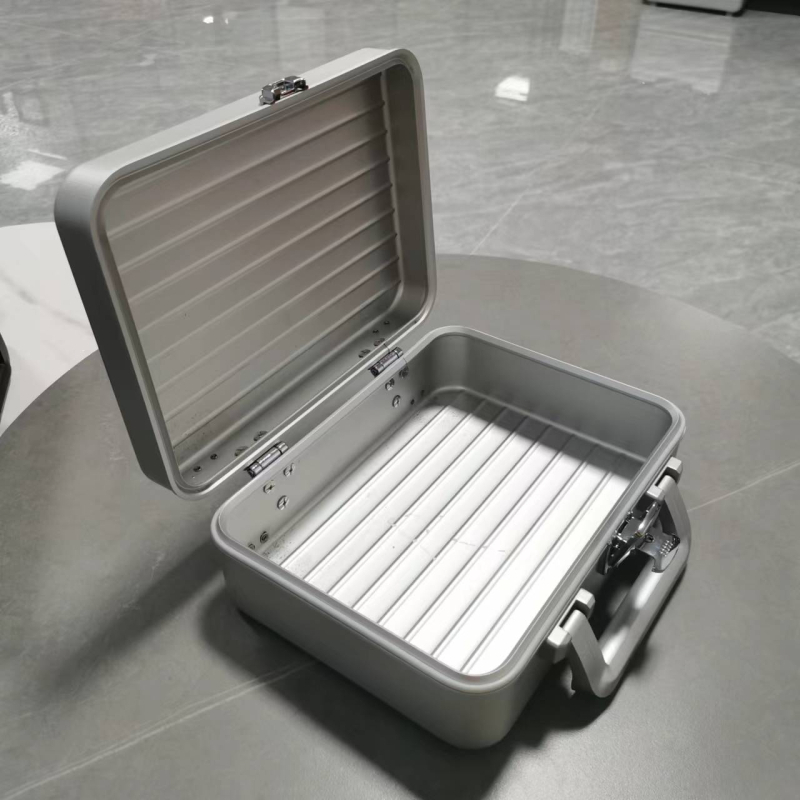 Prijenosna kutija za alate od aluminij-magnezijskog legura, unutarnja obloga s logom; višefunkcionalna kutija za alate, kozmetiku i pohranu