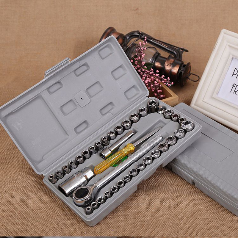 40 dalių įrankių rinkinys dėžėje, iš anglies plieno, svoris 1,2 kg