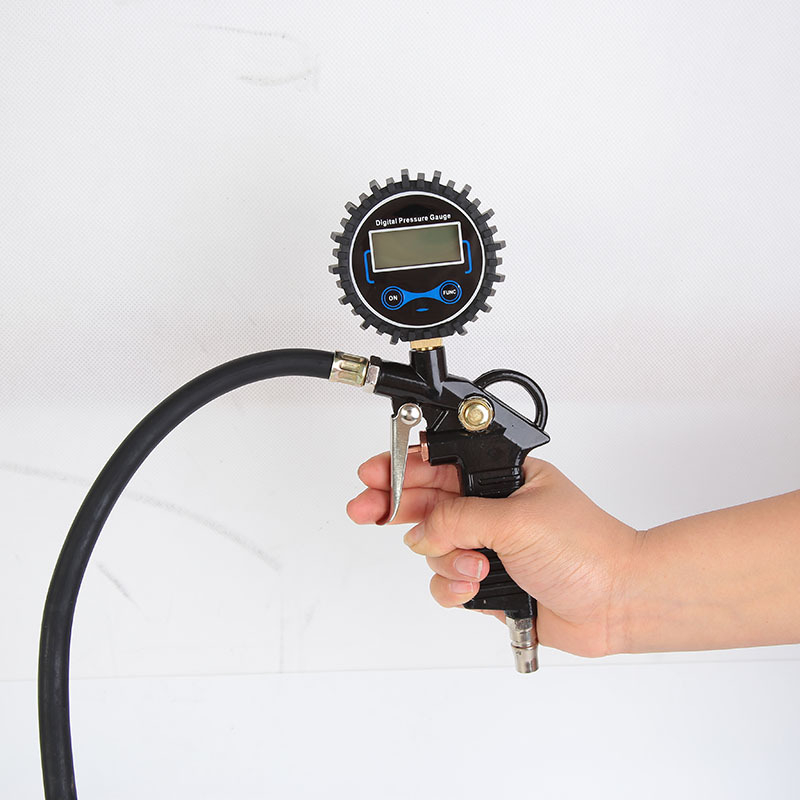 NF манометр за налягане в гумите с цифров дисплей и многофункционален инфлационен пистолет – ABS корпус, кожена тръба, обхват на налягането 230, различни единици, 0.45 кг