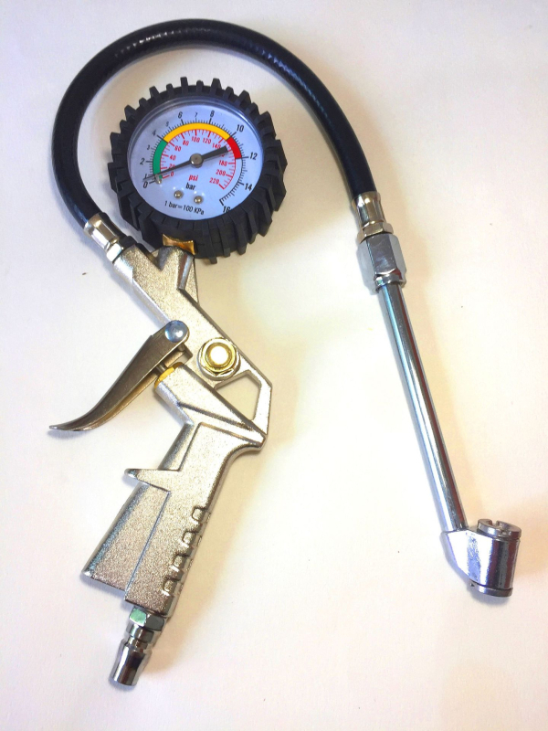 NF-C-03 Automašīnas riepu spiediena mērinstruments ar piepūšanas rokturi NF-C-03, diapazons 0–220 PSI, PSI displejs, alumīnija sakausējums, svars 0,4 kg