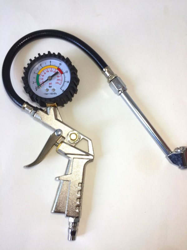 NF-C-03 Automašīnas riepu spiediena mērinstruments ar piepūšanas rokturi NF-C-03, diapazons 0–220 PSI, PSI displejs, alumīnija sakausējums, svars 0,4 kg