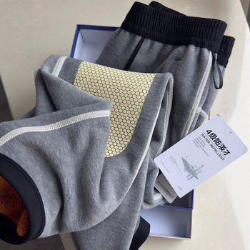 Muške softshell hlače sa toplom fleece oblogom, elastičan pojas, ravni kroj, zaštita koljena