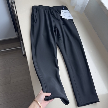 Muške softshell hlače sa toplom fleece oblogom, elastičan pojas, ravni kroj, zaštita koljena