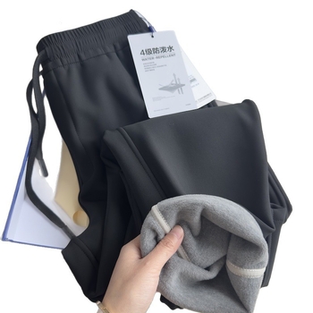 Muške softshell hlače sa toplom fleece oblogom, elastičan pojas, ravni kroj, zaštita koljena