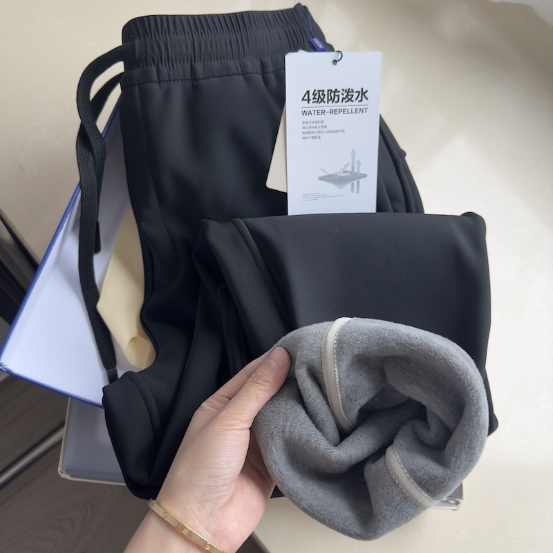 Muške softshell hlače sa toplom fleece oblogom, elastičan pojas, ravni kroj, zaštita koljena