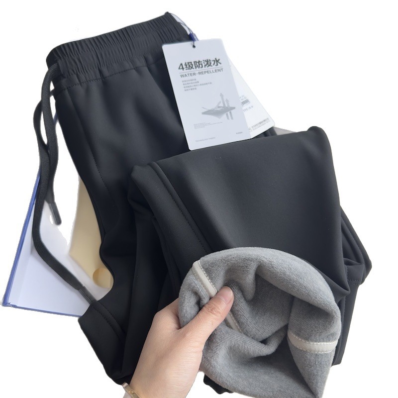 Muške softshell hlače sa toplom fleece oblogom, elastičan pojas, ravni kroj, zaštita koljena