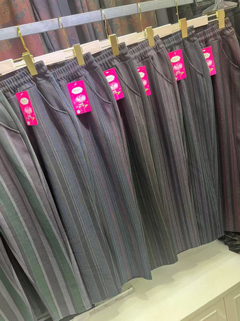 Moterų kelnės rudens-žiemos, harėmo stiliaus su languotu ir vertikalių dryžių raštu, devynių taškų ilgis, aukštas elastingumas, pieno šilko mišinys, kišenės