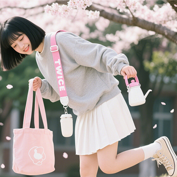 Poliészterből készült hőtranszferes szalag rajzolt mintákkal, kulacs pánt, kereszt-test hordozó dizájn, telefonhoz kötött pánt