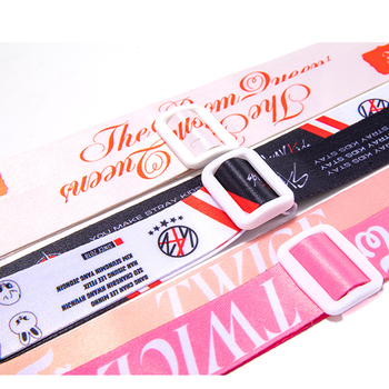 Poliészterből készült hőtranszferes szalag rajzolt mintákkal, kulacs pánt, kereszt-test hordozó dizájn, telefonhoz kötött pánt