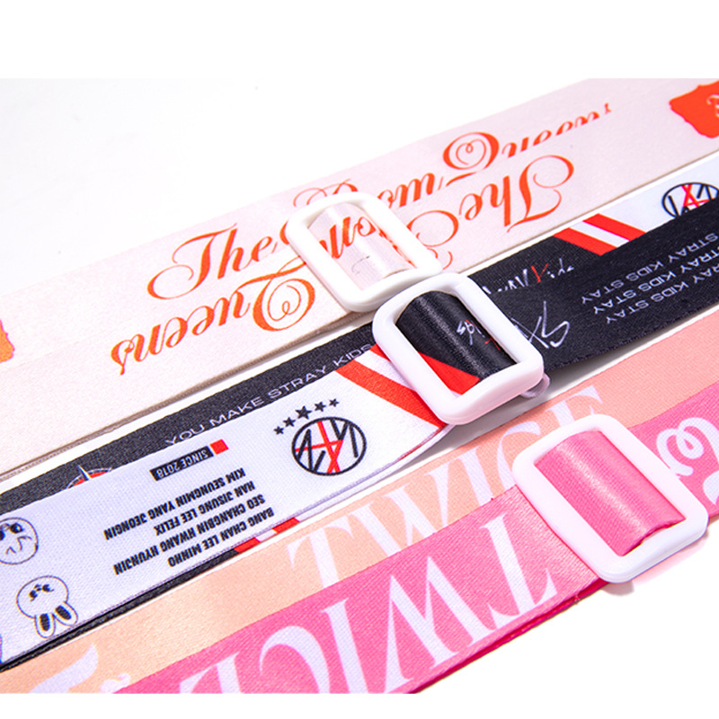 Poliészterből készült hőtranszferes szalag rajzolt mintákkal, kulacs pánt, kereszt-test hordozó dizájn, telefonhoz kötött pánt