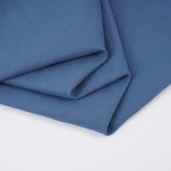 Mikropluošto rankšluostis su kišene, dvipusės fliso paviršius, greitas džiūvimas, 200–300 g, vonios/pliažo rankšluostis