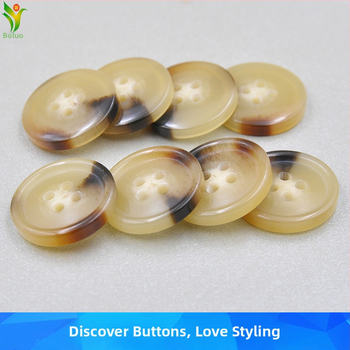 Vigorous gombík z živice, s očkom, kruhového tvaru, na košeľu