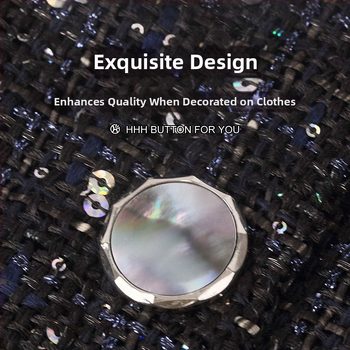 Ruházathoz való fém kagyló gombok (Anyag: ötvözet natúr gyöngyház; Szerkezet: fém kézi varrással készült hát; Alkalmazás: dzsekik, kabátok, öltönyök, inget, ruhák)
