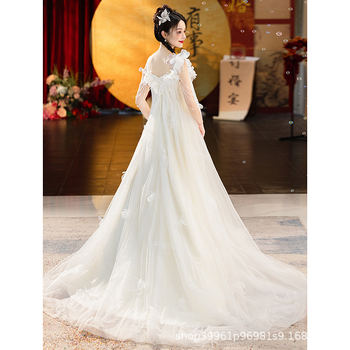 Sling-stílusú menyasszonyi ruha hosszú szoknyával, poliészter anyag, laza derekú, nyár 2025