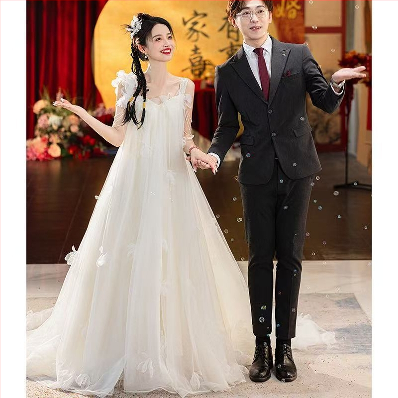 Sling-stílusú menyasszonyi ruha hosszú szoknyával, poliészter anyag, laza derekú, nyár 2025