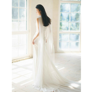 Estélyi ruha váll nélküli, magas derékkal és hosszú szoknyával, poliészter anyagból