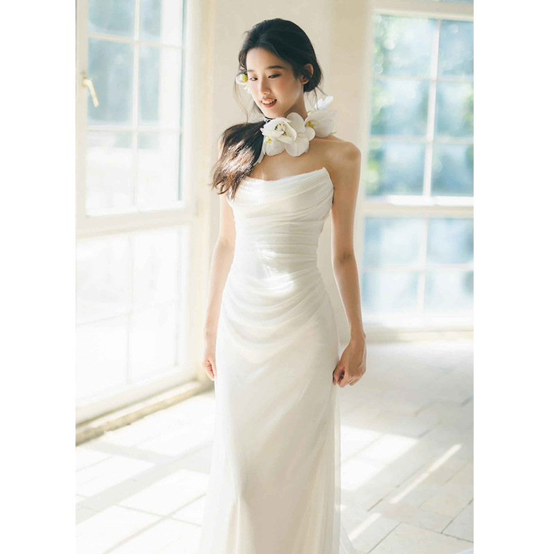 Estélyi ruha váll nélküli, magas derékkal és hosszú szoknyával, poliészter anyagból