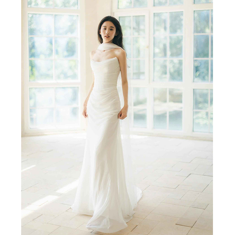 Estélyi ruha váll nélküli, magas derékkal és hosszú szoknyával, poliészter anyagból